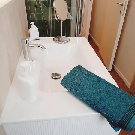 Manzoni House Next Station קומו