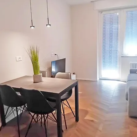 Apartment Manzoni House Next Station Como