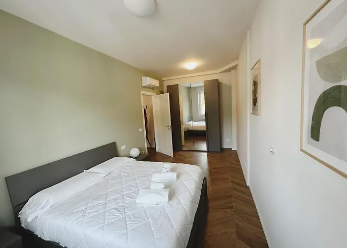 Manzoni House Next Station